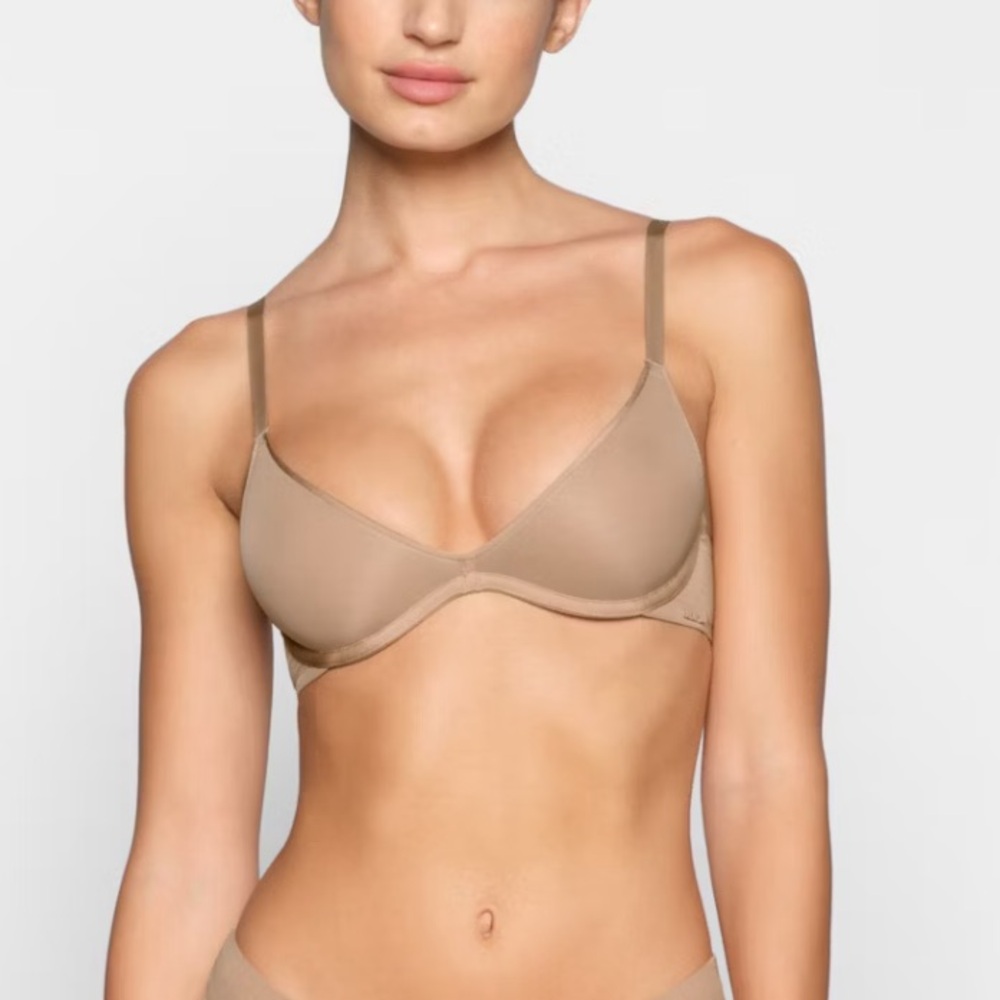 Skims Weightless Scoop Bra